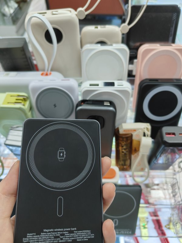 牛顾问策略 走访华强北充电宝市场：有无“3C标识”价差仅为个位数，无标产品仍在售